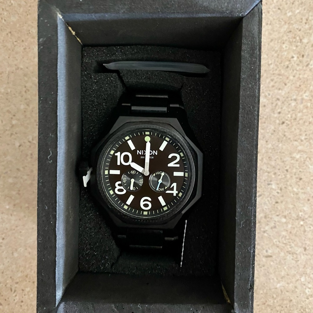 Nixon Watch “The Tangent”.